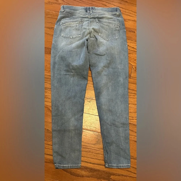 Democracy “ab” technology skinny jeans size 6 stretch distressed light wash - Picture 5 of 5